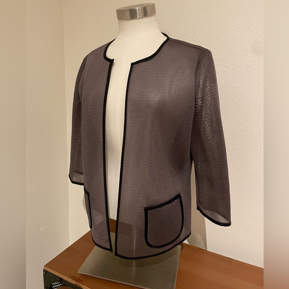 - Mesh unique coat